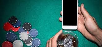 Tampilan antarmuka togel online maluku4d di layar smartphone pengguna Indonesia
